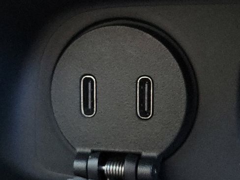 New 2025 Volvo XC40 B5 Plus w/ Protection Package Premier image 21