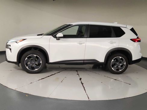 Used 2024 Nissan Rogue SV AWD/4WD image 5