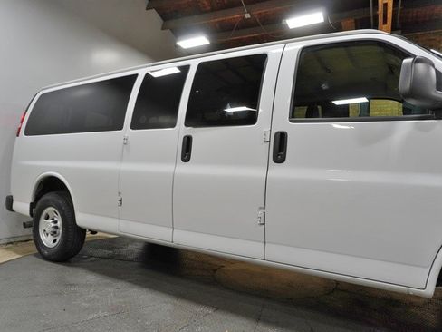 Used 2021 Chevrolet Express 3500 LS RWD image 9