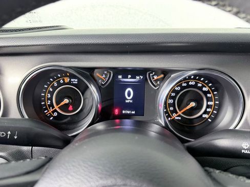 Used 2023 Jeep Gladiator Sport image 15