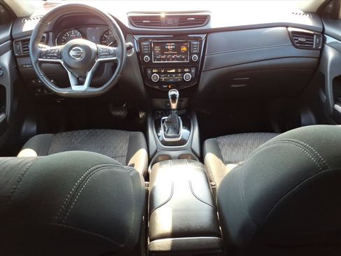 Used 2019 Nissan Rogue SV w/ Premium Package image 11