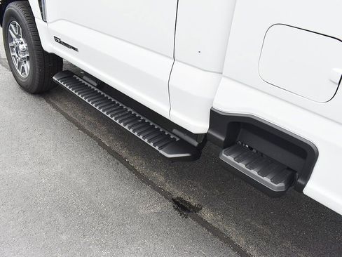 New 2025 Ford F250 XLT w/ 360-Degree Camera Package image 14