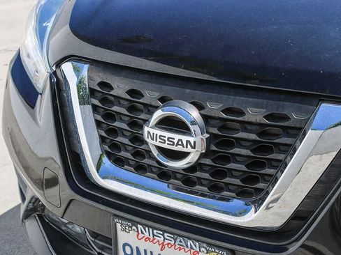 Used 2019 Nissan Kicks SV FWD image 12