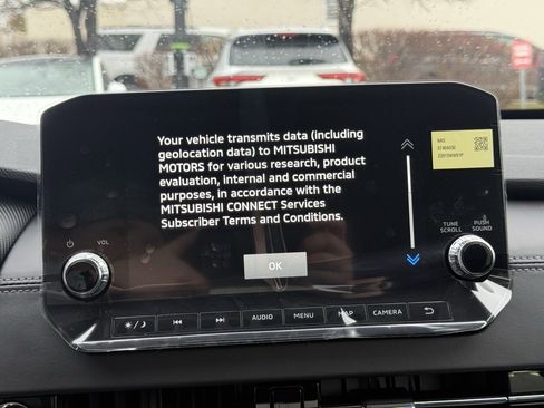 Used 2025 Mitsubishi Outlander SE image 18