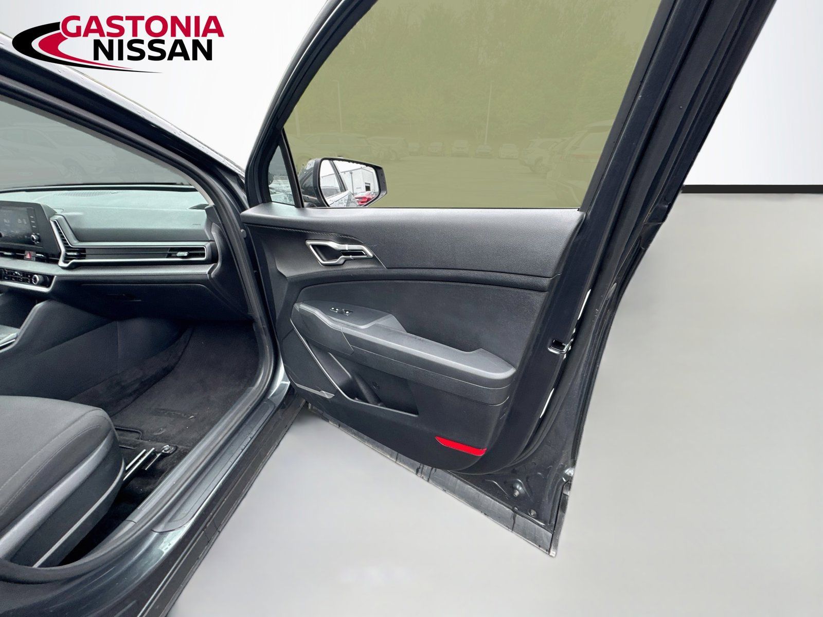 Used 2025 Kia Sportage LX FWD image 38