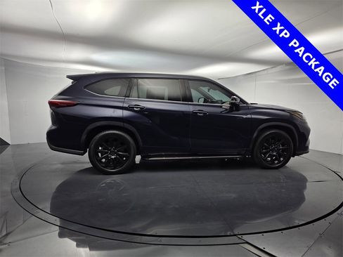 Used 2022 Toyota Highlander XLE image 9