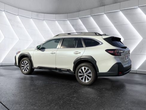 Certified 2025 Subaru Outback Premium image 6
