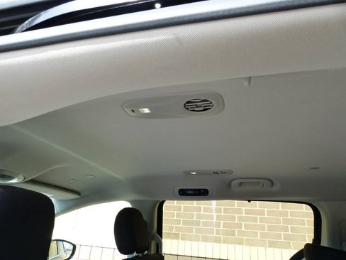 Used 2020 Chrysler Pacifica Touring w/ Tire & Wheel Group FWD image 19