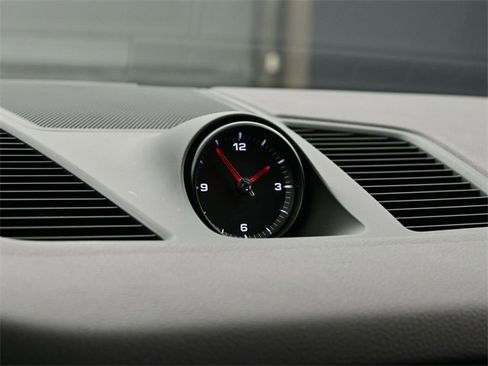 Used 2023 Porsche Cayenne Platinum Edition image 11