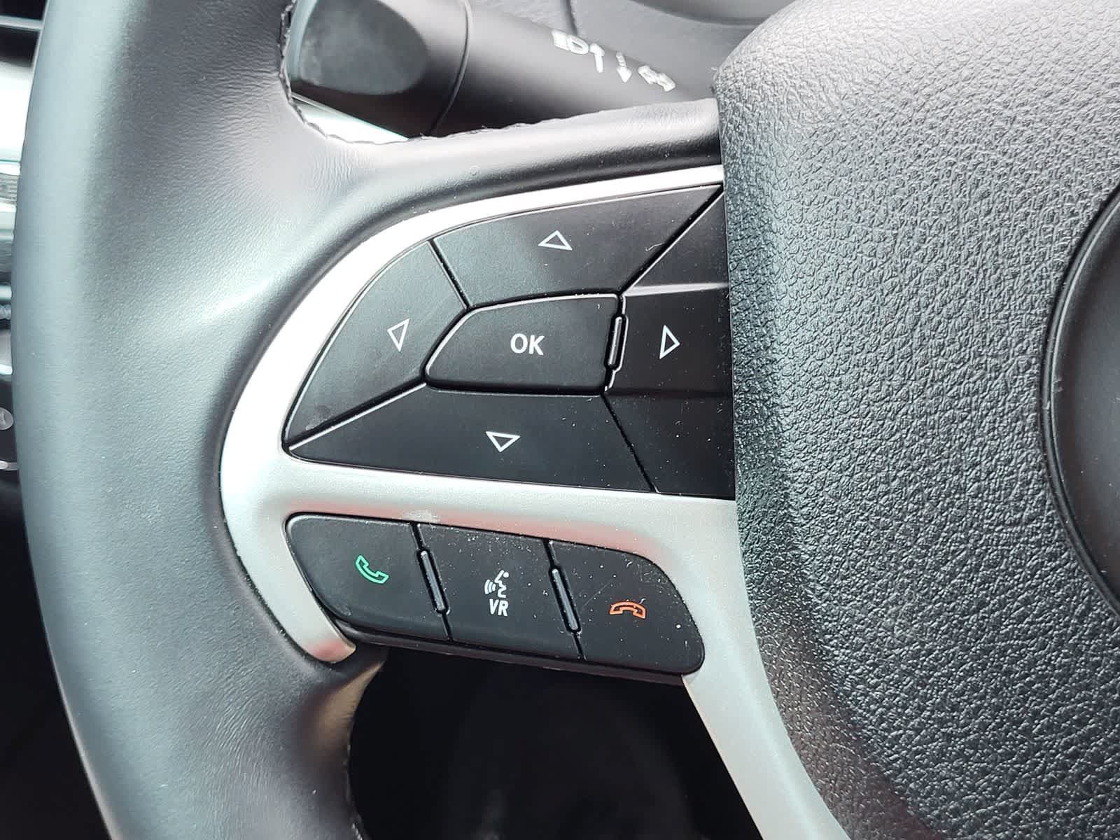 Used 2018 Jeep Cherokee Latitude Plus FWD image 17