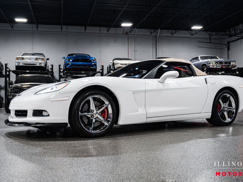 Used 2012 Chevrolet Corvette Convertible w/ 2LT Preferred Equipment Group image 38