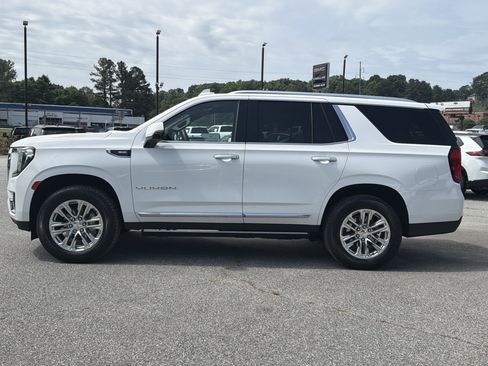 Used 2023 GMC Yukon SLT w/ SLT Luxury Package RWD image 2
