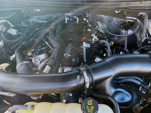 Used 2024 Ford Expedition XLT RWD image 32