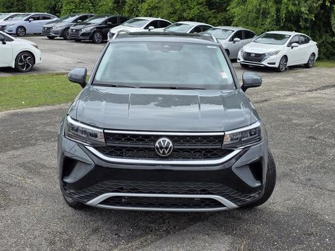 Used 2024 Volkswagen Taos SE FWD image 3