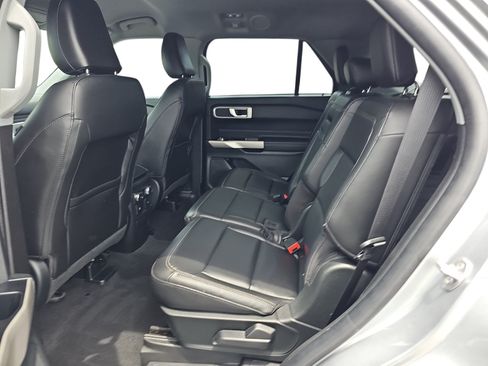 Used 2022 Ford Explorer XLT w/ Equipment Group 202A AWD/4WD image 11