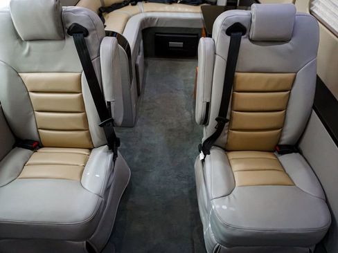Used 2015 Mercedes-Benz Sprinter 2500 image 51