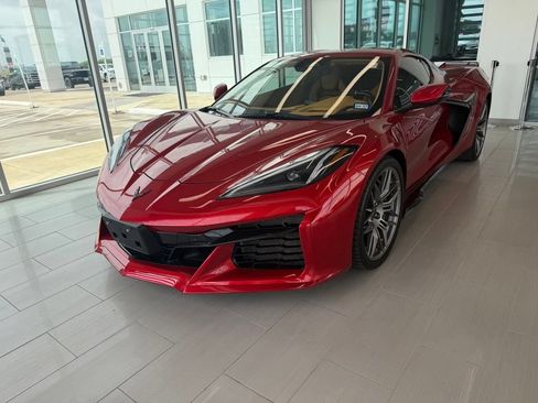 Used 2025 Chevrolet Corvette Z06 RWD image 3
