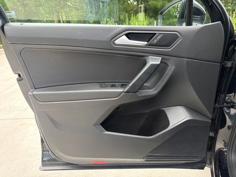 Used 2019 Volkswagen Tiguan SE w/ Panoramic Sunroof Package FWD image 13