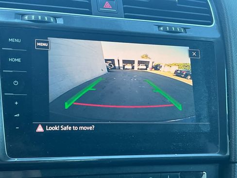 Used 2018 Volkswagen e-Golf SEL Premium image 21