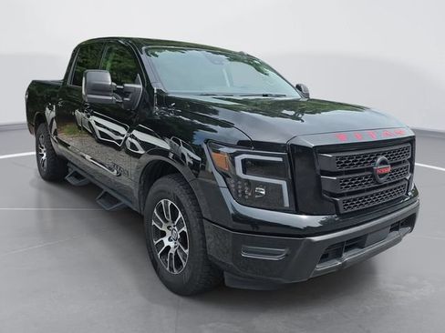 Used 2021 Nissan Titan SV RWD image 2