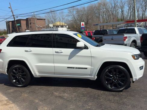 Used 2019 Jeep Grand Cherokee Altitude image 5