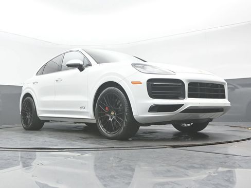 Used 2021 Porsche Cayenne GTS AWD/4WD image 32