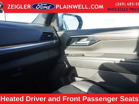 Used 2025 Chevrolet Suburban Z71 image 35