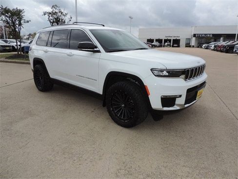 Used 2025 Jeep Grand Cherokee L Limited image 3
