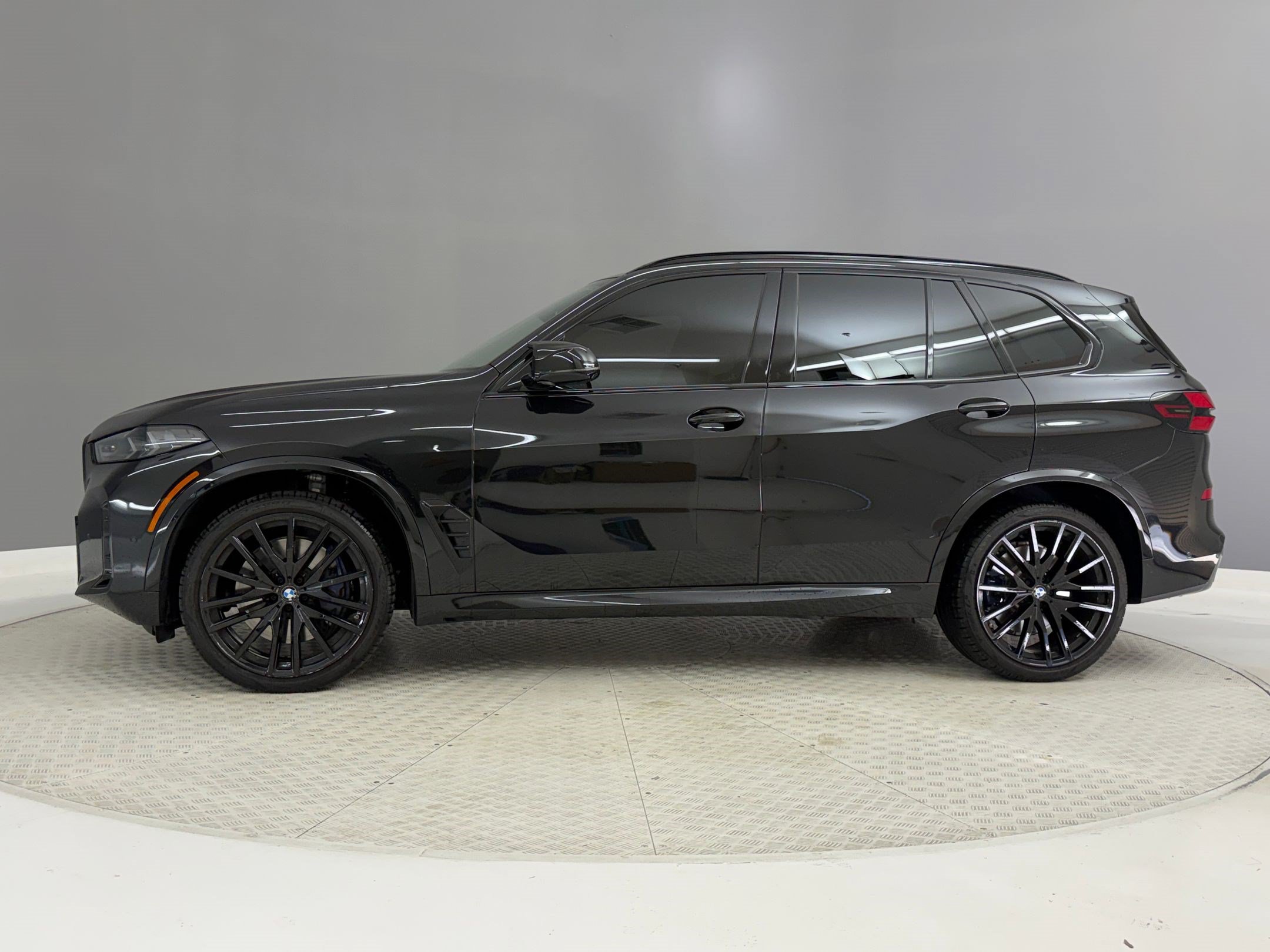 Certified 2024 BMW X5 M60i AWD/4WD image 2