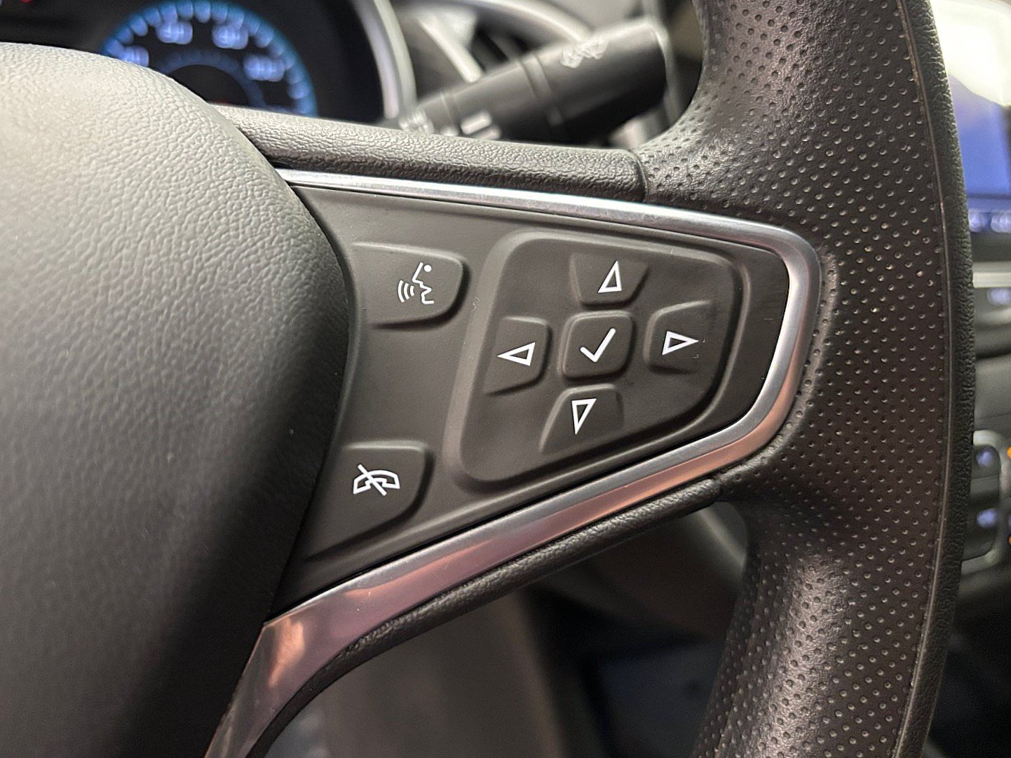 Used 2023 Chevrolet Malibu LT FWD image 32