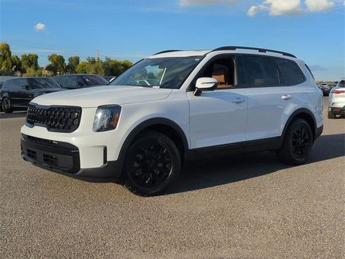 Used 2025 Kia Telluride AWD image 2