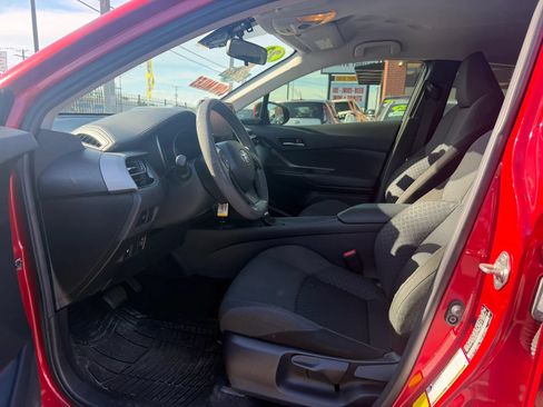 Used 2020 Toyota C-HR LE FWD image 8