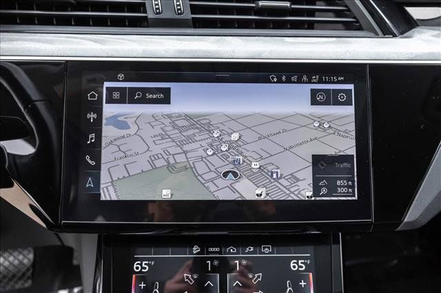Used 2024 Audi Q8 e-tron Premium Plus AWD/4WD image 17