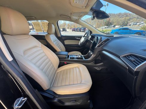 Used 2022 Ford Edge SEL w/ Convenience Package image 18
