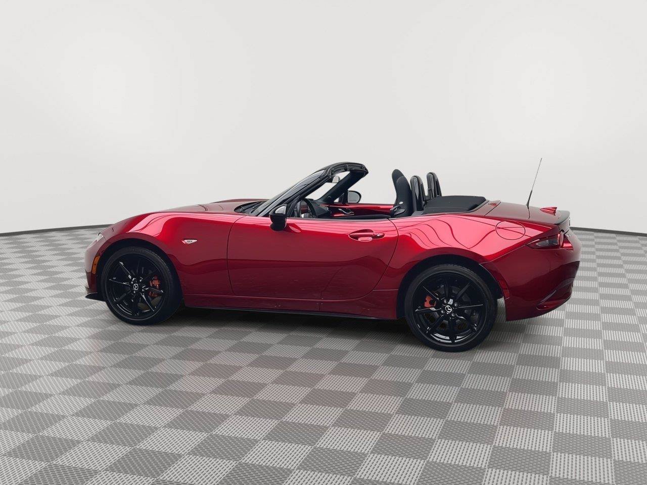 Used 2021 MAZDA MX-5 Miata Club RWD image 30