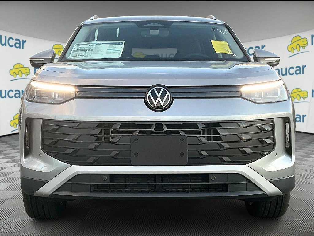 Used 2026 Volkswagen Tiguan SE AWD/4WD image 3