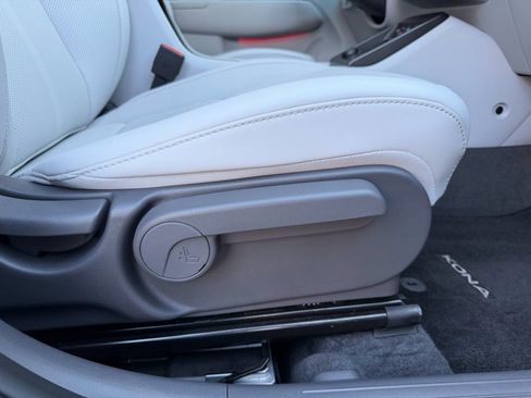 Used 2025 Hyundai Kona Limited image 21
