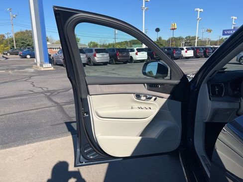 New 2026 Volvo XC90 B6 Ultra w/ Protection Package AWD/4WD image 12