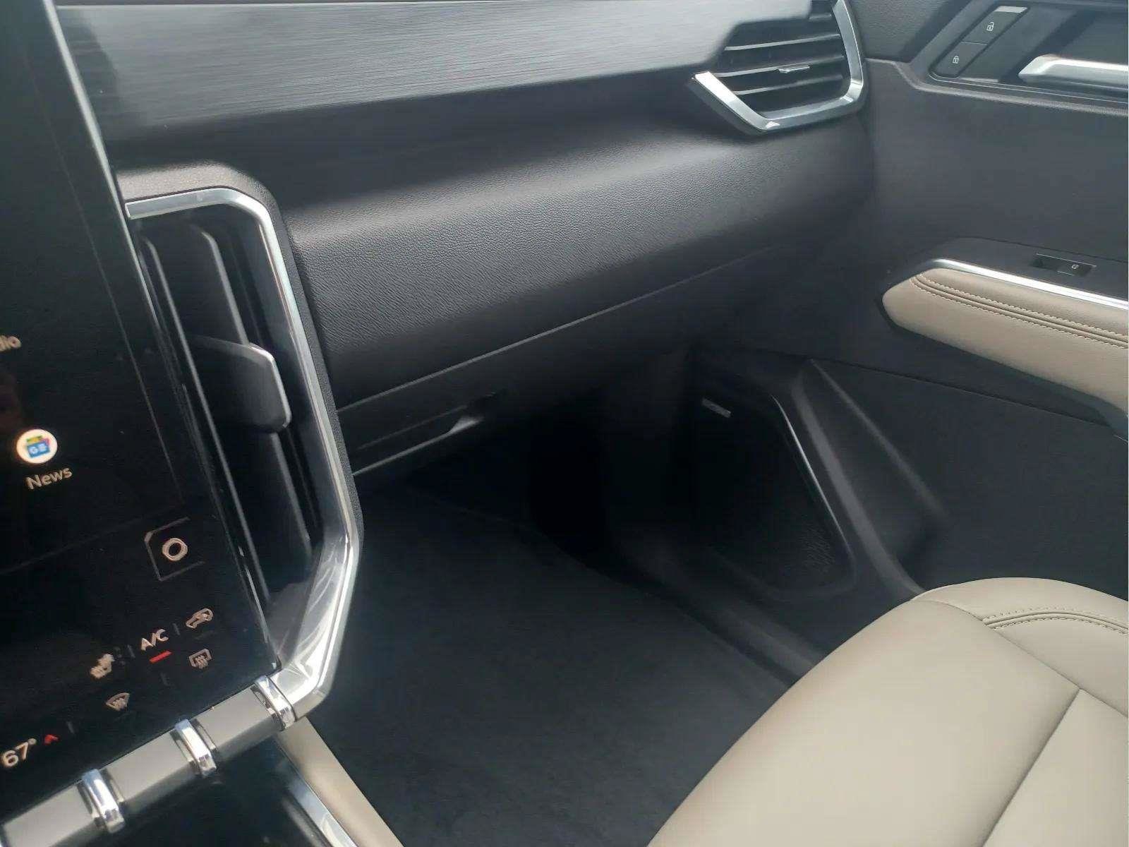 Used 2026 GMC Acadia AWD Elevation w/ Elevation Premium Package image 25