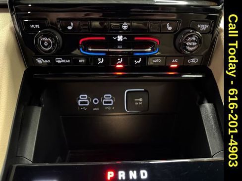 Used 2024 Jeep Grand Cherokee Limited w/ Black Appearance Package image 15