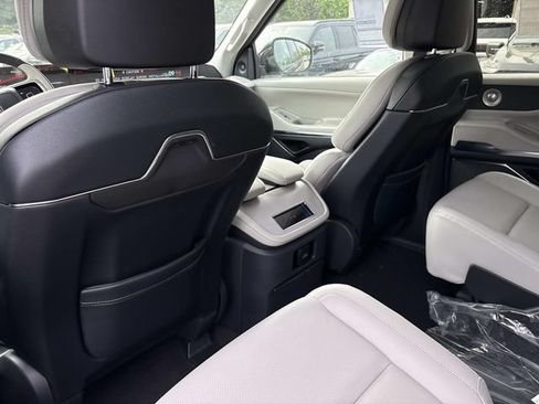 New 2026 Lincoln Navigator Reserve w/ Jet Appearance Package AWD/4WD image 17