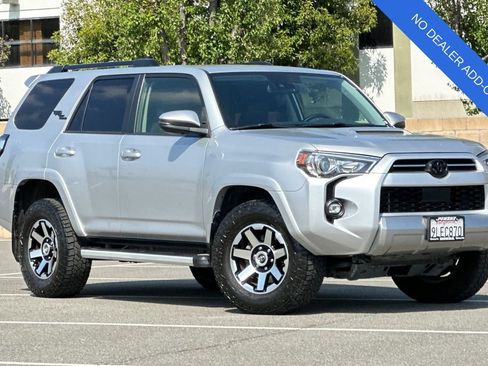 Used 2024 Toyota 4Runner TRD Off-Road Premium w/ Moonroof Package AWD/4WD image 2