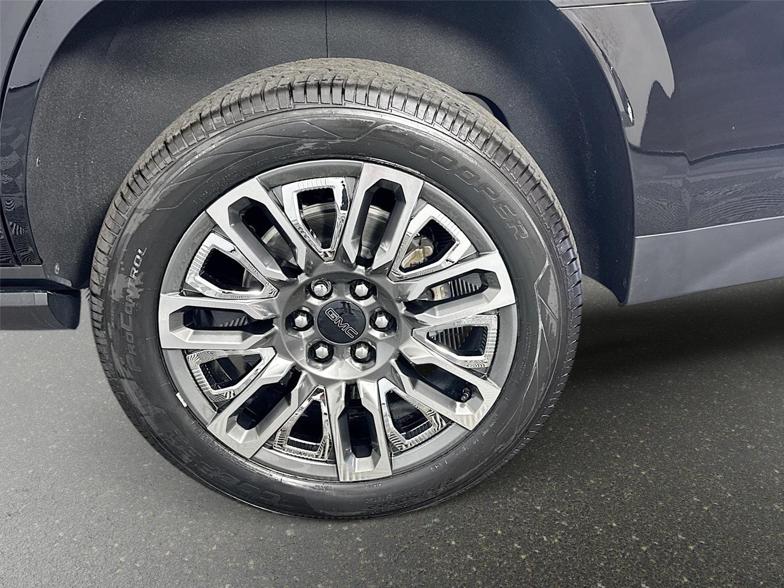 Used 2024 GMC Yukon Denali Ultimate AWD/4WD image 34