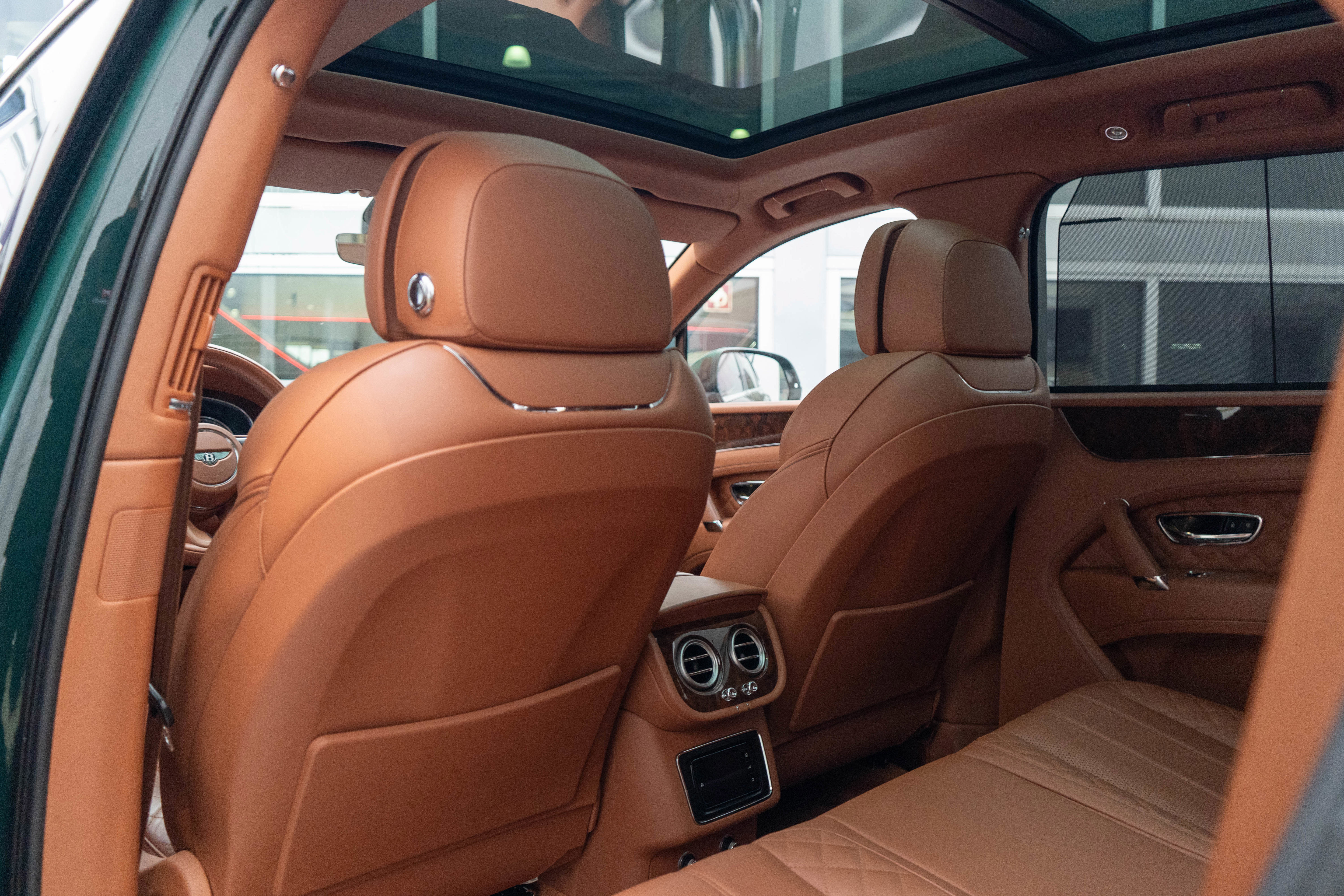 Used 2017 Bentley Bentayga AWD/4WD image 28