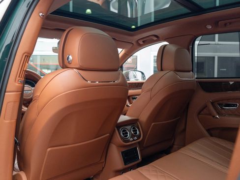 Used 2017 Bentley Bentayga image 28