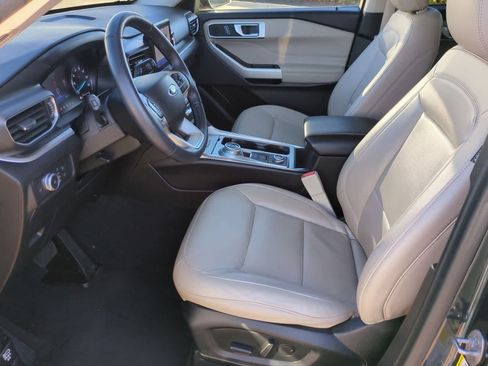 Used 2022 Ford Explorer XLT w/ Equipment Group 202A image 16