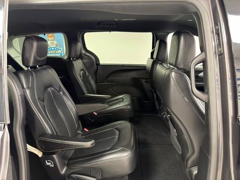 Used 2021 Chrysler Pacifica Touring-L w/ S Appearance Package FWD image 29