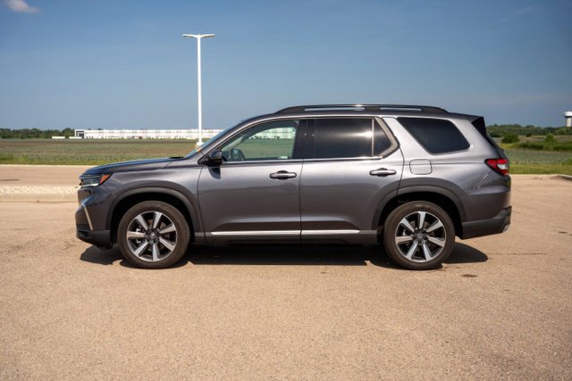 Used 2025 Honda Pilot Elite image 4