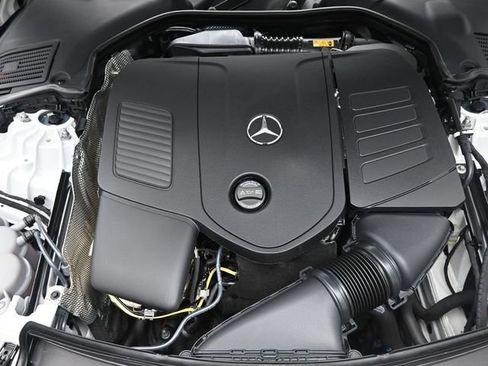 Used 2025 Mercedes-Benz C 300 Sedan image 31