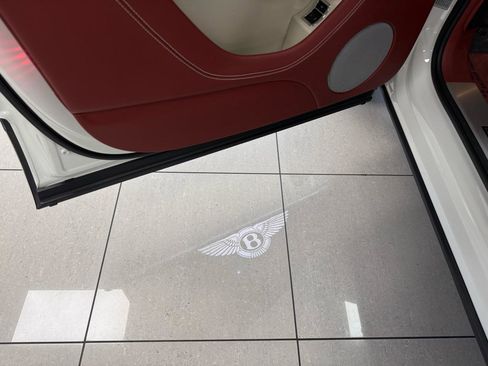 Used 2018 Bentley Bentayga Mulliner AWD/4WD image 44